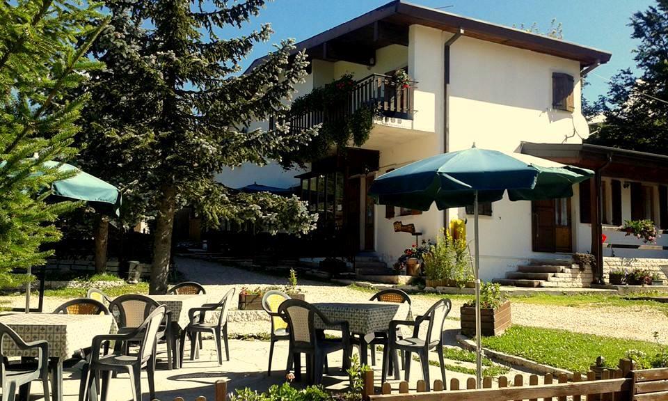 Отель Campeggio Branchetto Боско-Кьезануова Экстерьер фото